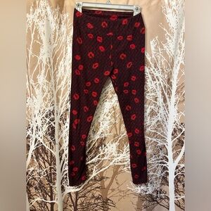 LuLaRoe One Size Leggings with Red Lips Pattern